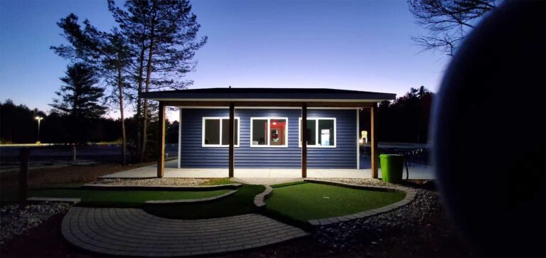 Lighting at Evergreen Mini Golf.